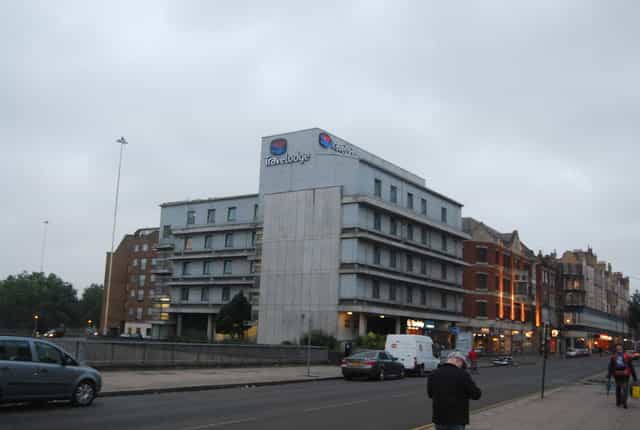 Cover Image for And Goodbye Reading